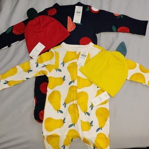 NWT 2 Unisex Baby Onsies & Beanies size 0-3 mos